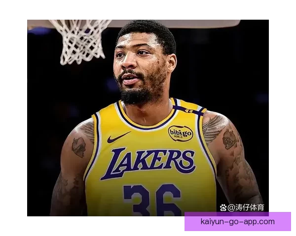 湖人今夏自由球员与球员选项权衡补强防守内线策略解析